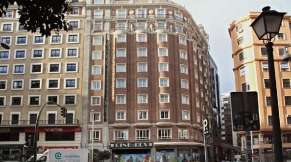 Axa Real Estate paga 42 millones por el edificio de los cines Rex en el centro de Madrid