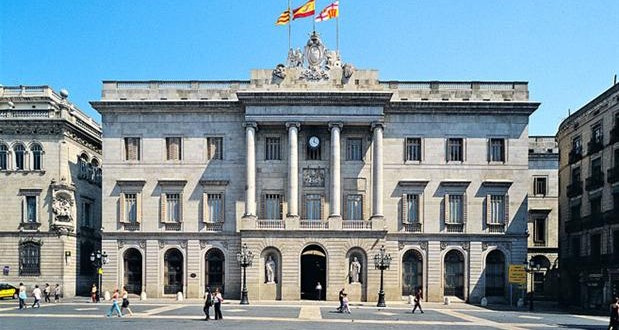 El plan de Ada Colau para construir 2.365 casas de alquiler social en Barcelona no encuentra financiación