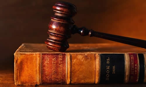 Jurisprudencia y legislación