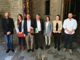 Barcelona pide ayuda a las plataformas de alquiler vacacional para acabar con los pisos turísticos ilegales