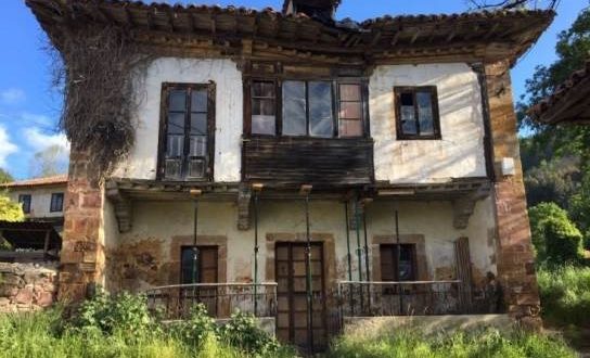 La antigua casona De Los Riego en Concejo De Cabranes sale a la venta por 300.000 euros