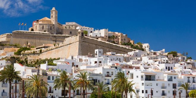 Los españoles son el segundo grupo comprador de viviendas en Ibiza
